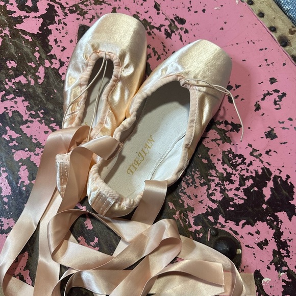 tiejian Other - TIEJIAN Pointe ballet shoe women’s Teen size 41 (9.5-10.5)